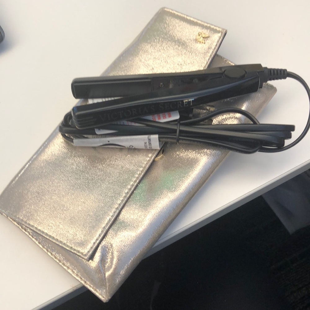 Never used mini travel straightener